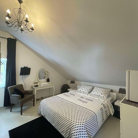 Samos Babbis Bed and Breakfast Heerlen Eksteriør billede