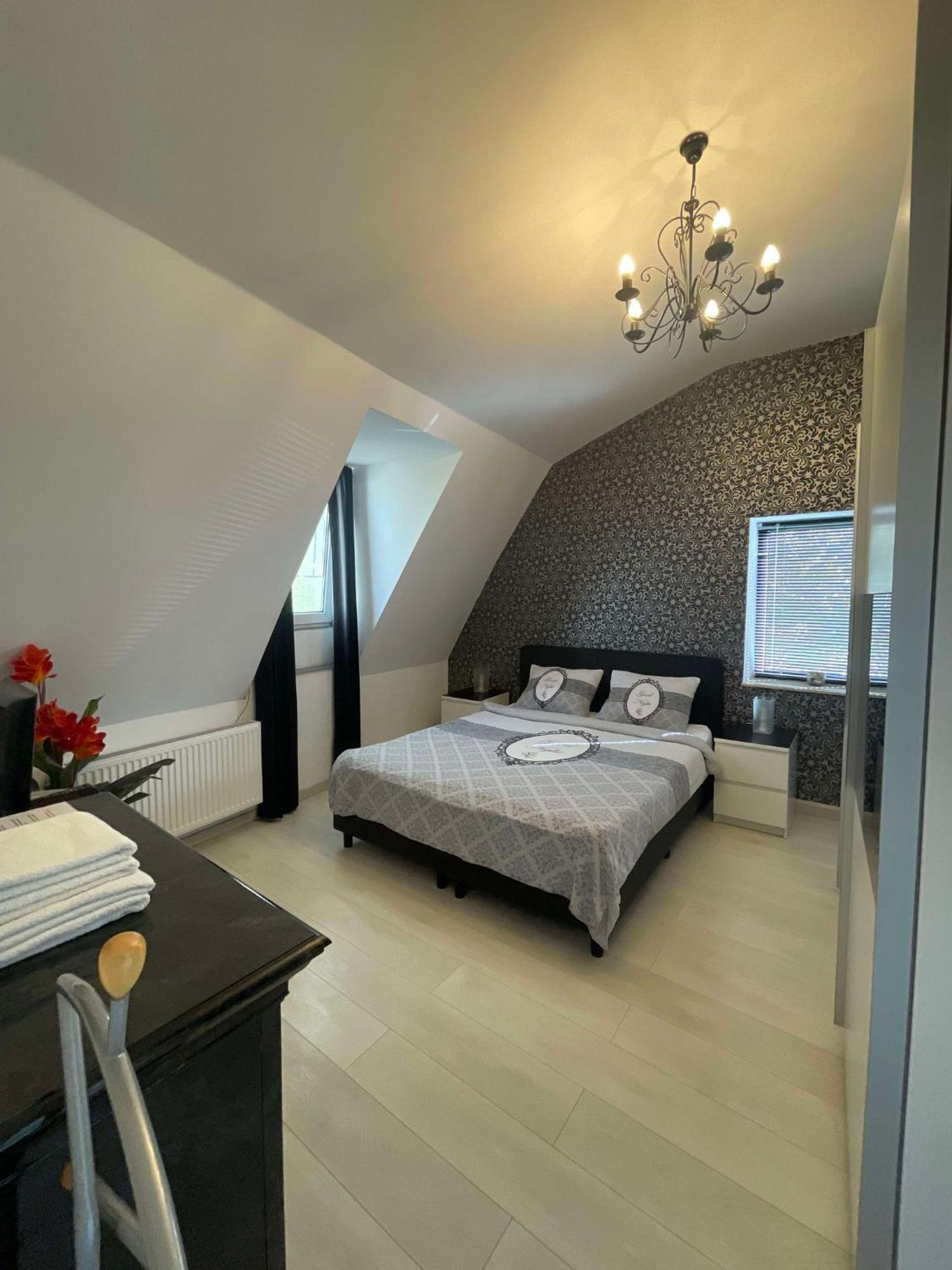 Samos Babbis Bed and Breakfast Heerlen Eksteriør billede